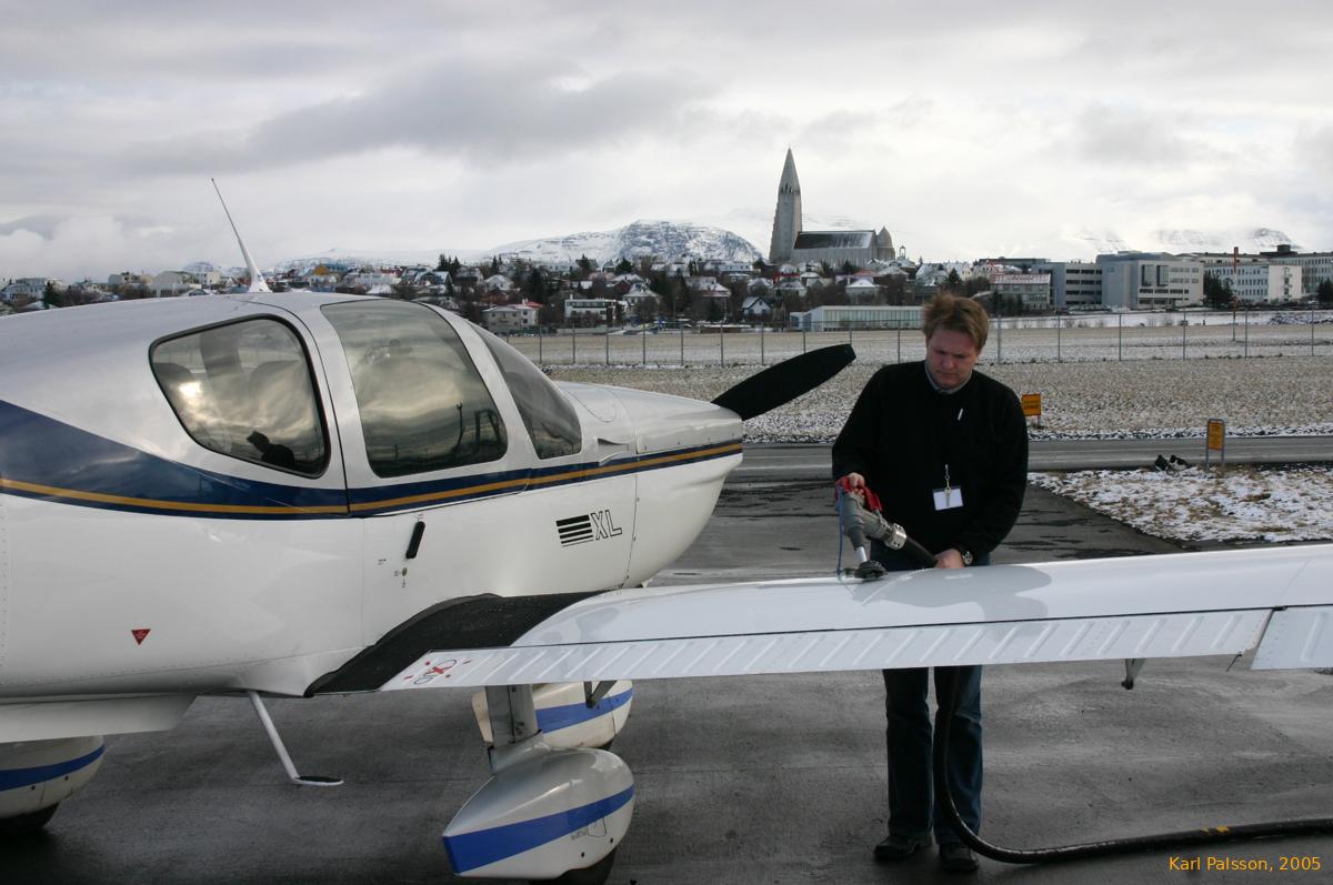 Tóti filling up our ride, TF-MAX, a Socata TB-200