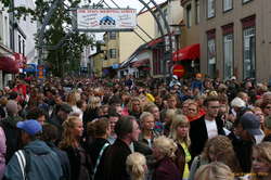 A whole heap more people following along behind