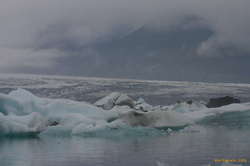 Glacier and mountain over the lagoon