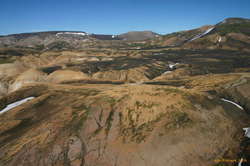 You can see the Hrafntinnusker hut near the skyline
