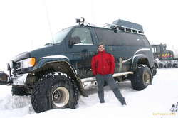 That's not a jeep, this is a jeep.  Páll Hogan