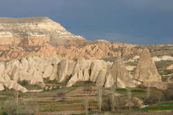 Late afternoon light between Çavuşin and Göreme