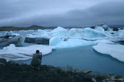 Scott ecstatically snaps at Jökulsárlón