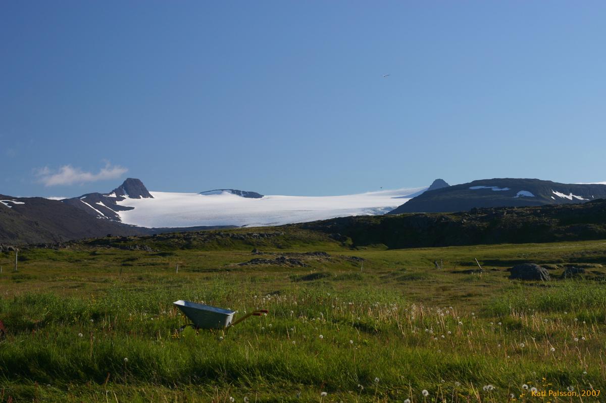 Drangjökull under a blue sky