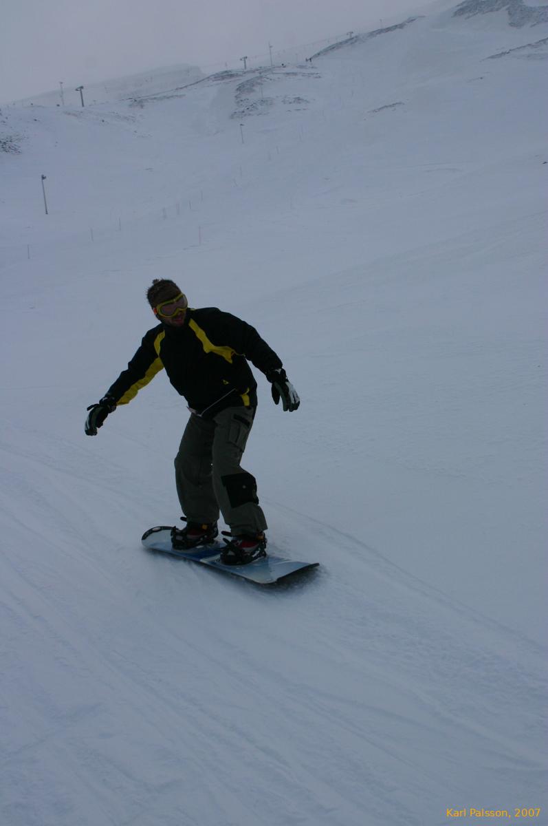 Damo runs it out to the hut