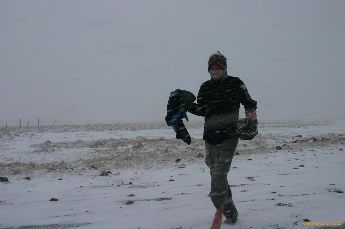 Barefoot Damo dashes back to the car