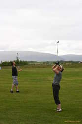 Elmar and Lissy balancing clubs