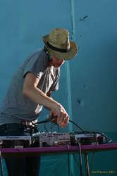 The multitasking hairdresser, heavensent for our pleasure