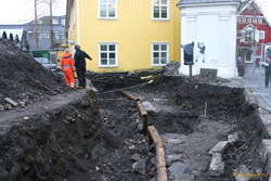 Uncovering old ruins downtown