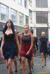 Models maintain their cool