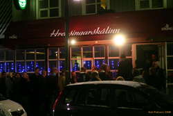 A busy night at Hressó