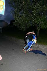 Puts lee on his arse