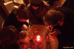 Writing christmas cards for Óli.