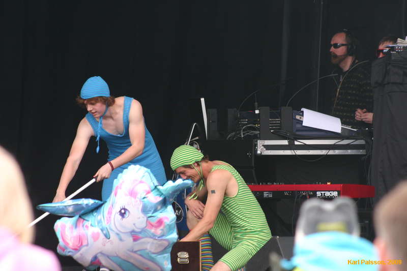 Lee's almost out of plates