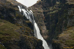 Walkers in front of Glýmur