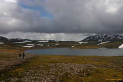 Iveta and Jonas approaching Sandvatn, about halfway