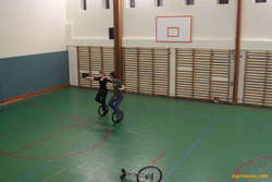 Lee and Alda practising