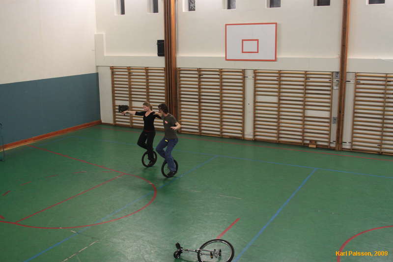 Lee and Alda practising