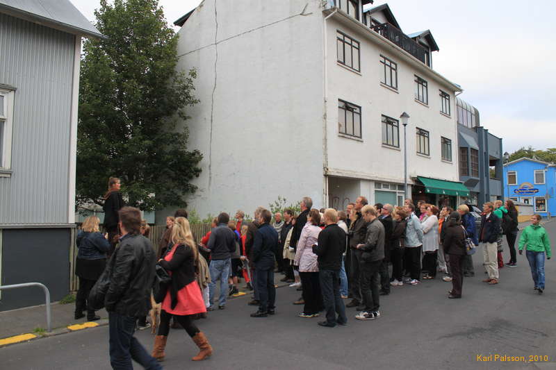 Anna Riel's graffiti walking tour