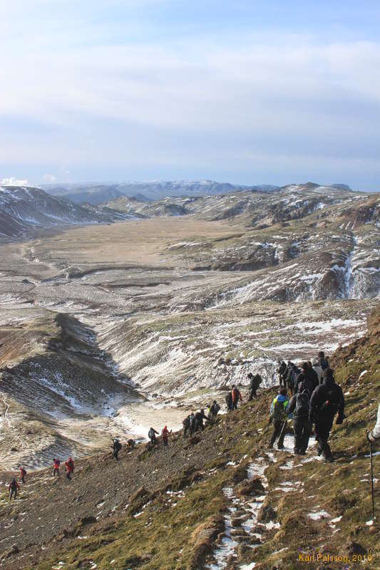Descending down to Innstidalur