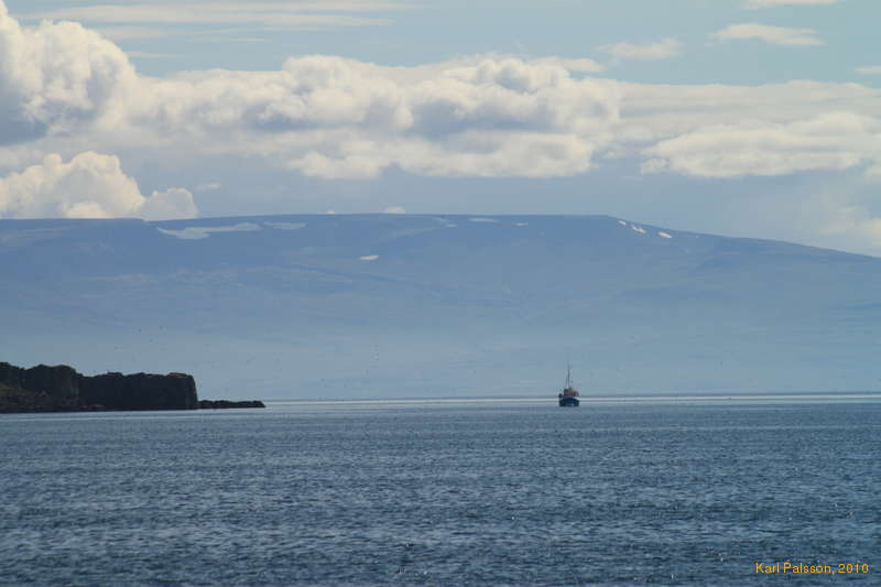 Sundhani, returning to Drangsnes from Grímsey