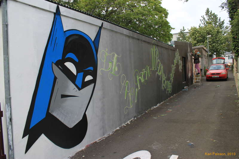 Serious back alley painting