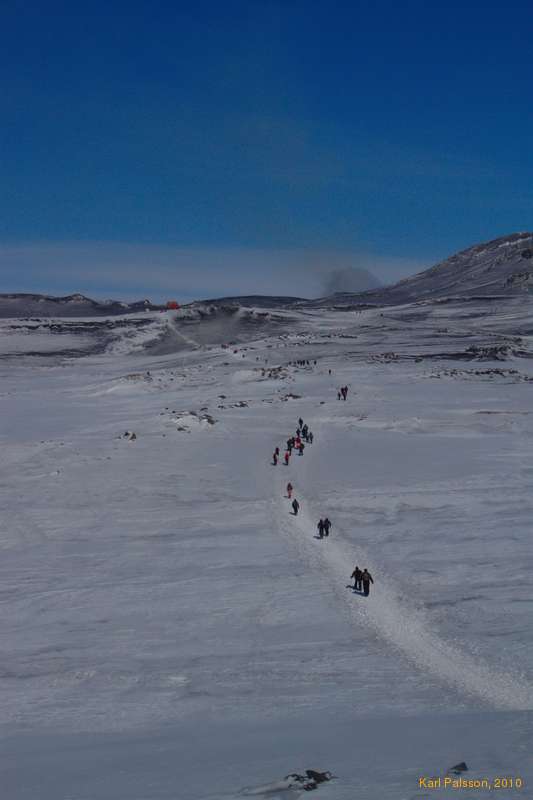 The hordes on the path up to Baldvinskáli