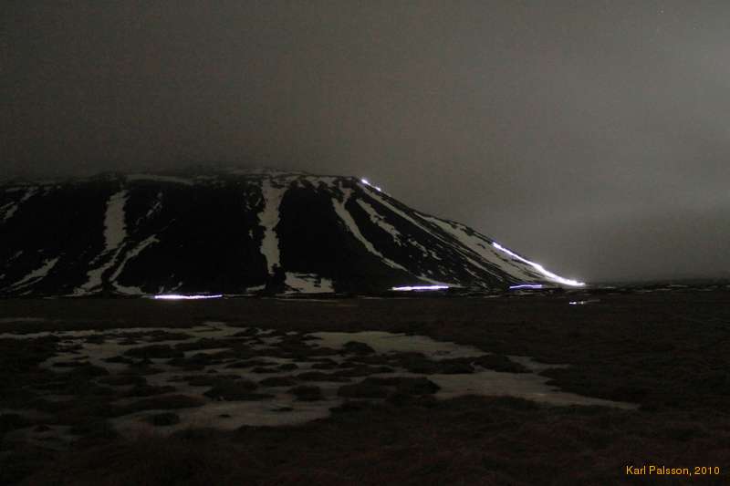 Teams descending Geitafell by headlight