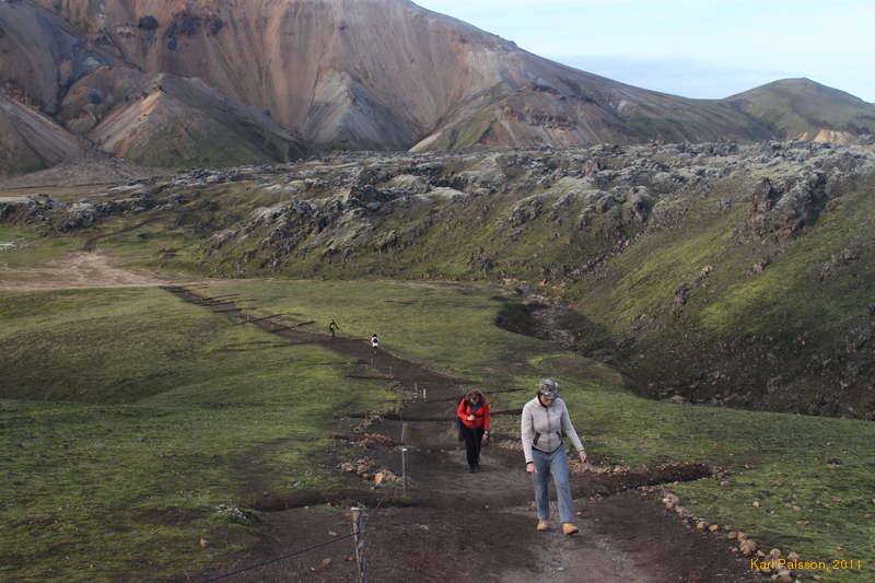 Kata and Regina don't like the hill