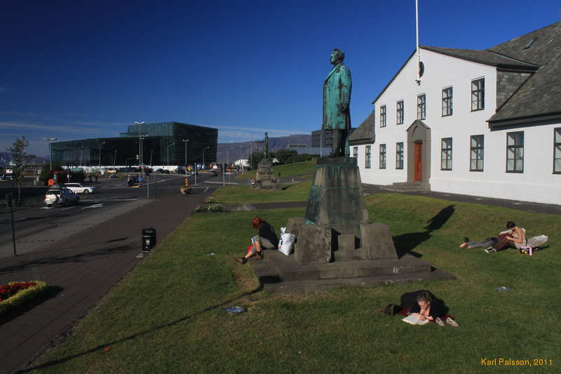 Chilling on the prime ministers lawn