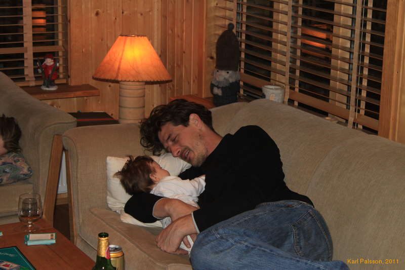 Lee snuggling with Brynja Lind