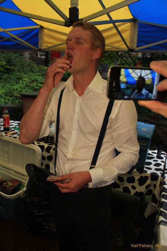 Bjöggi finds a tasty eye