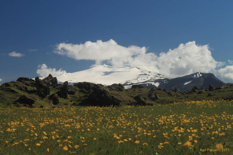 Looking up to Snæfellsjökull