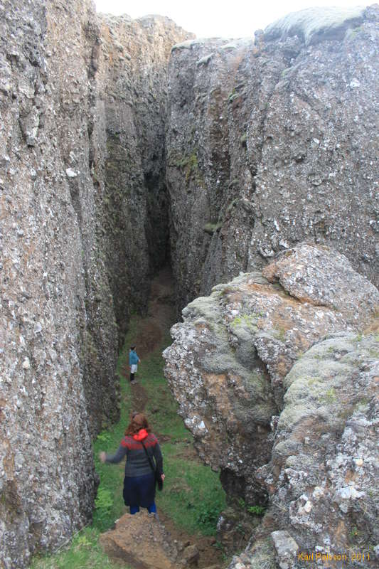 Kata going into Lambafellsgjá