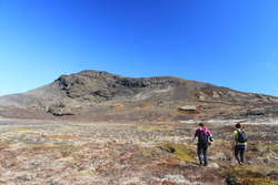 Iveta and Ruth walking towards Húsfell