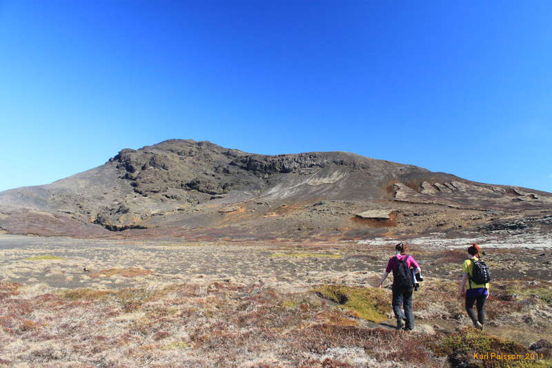 Iveta and Ruth walking towards Húsfell