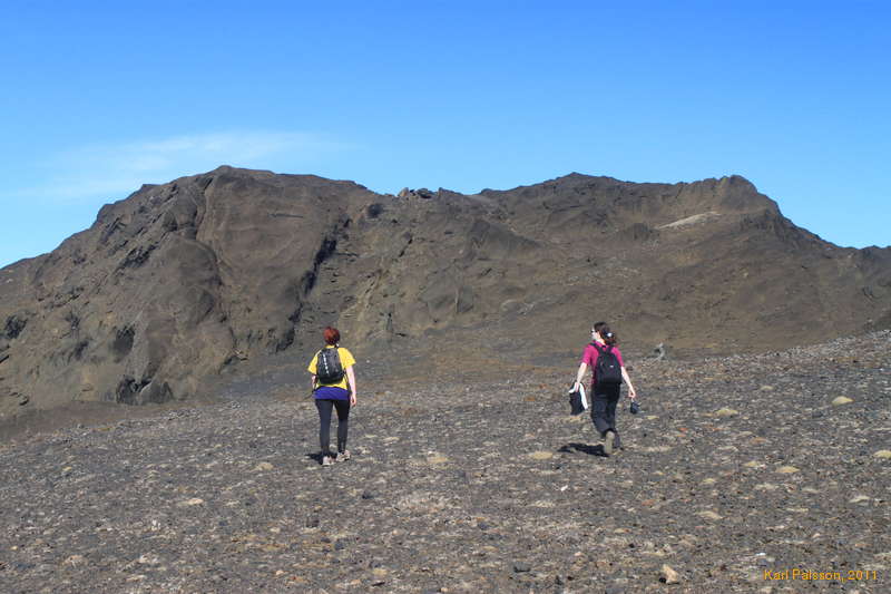 Ruth and Iveta, hiking up Húsfell