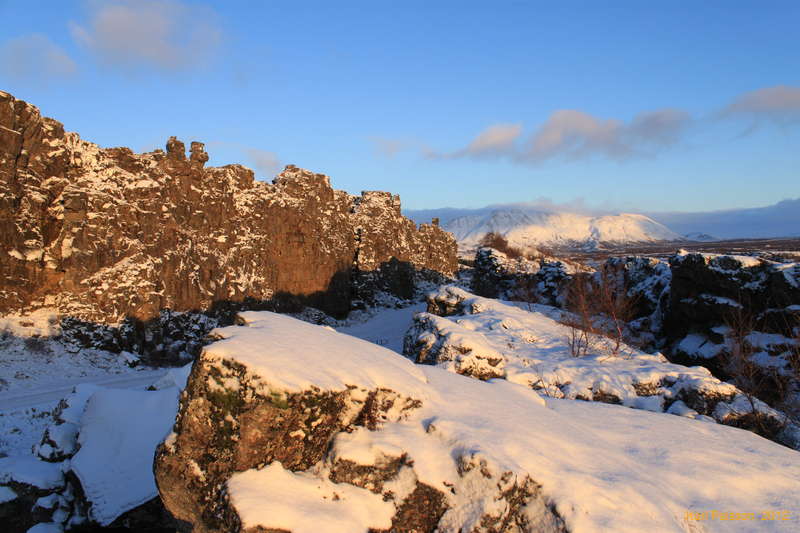 Early morning sun (~1pm) at Þingvellir