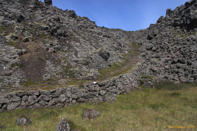 Old road through Beserkjahraun