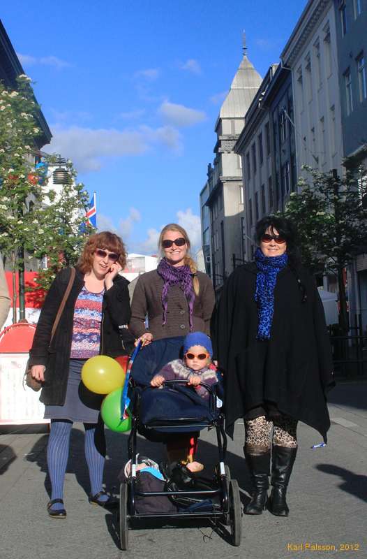 Kata, Alda, Begga and Brynja Lind cruising downtown