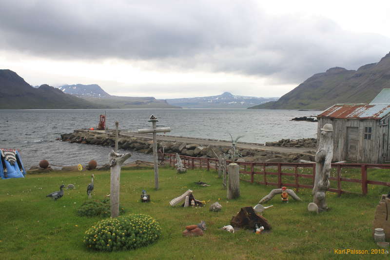 Garden decorations at Gjögur