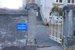 Please close the gate