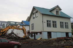 Getting ready to move a house, Frakkastígsreit