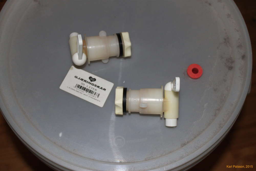 Bottling bucket / Fermentor with taps