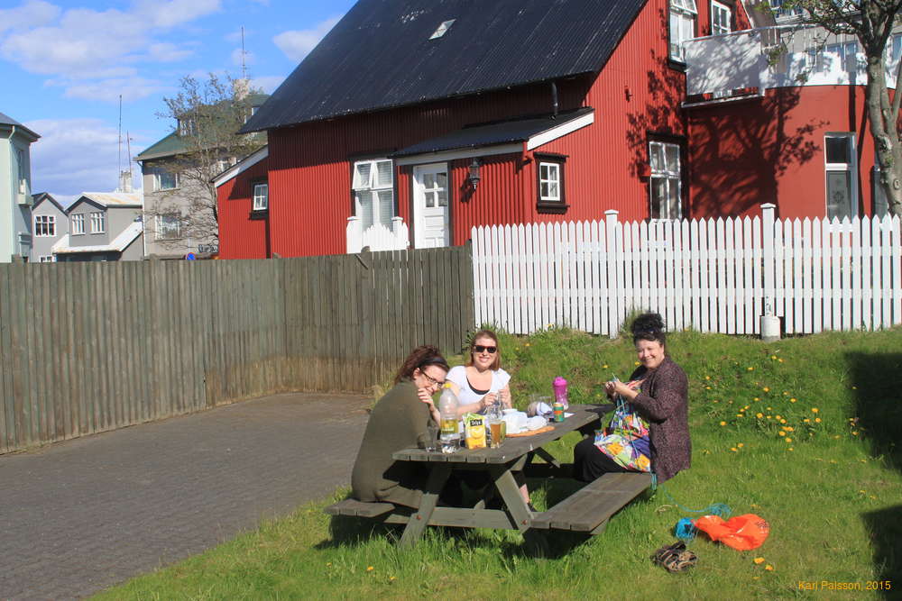 Kata, Regina and Begga in the garden