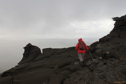 Mum on Vífilfell in grey weather