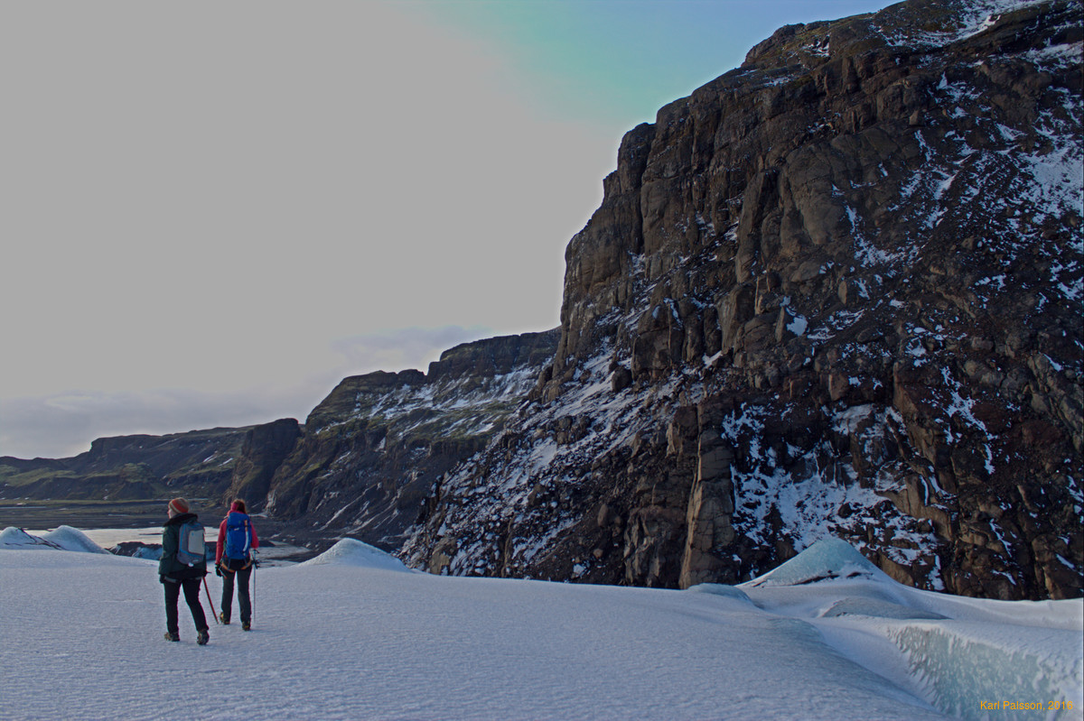 Nearing the glacier edge