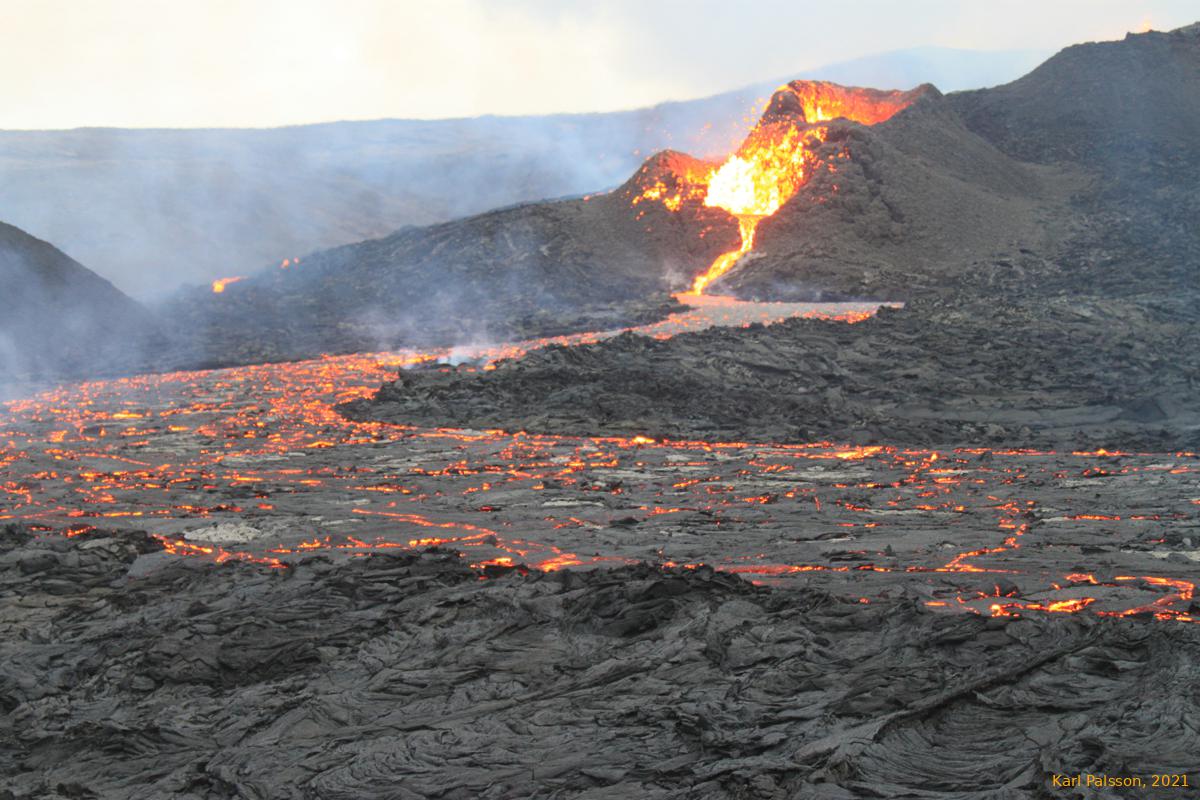 Down a level, still smooth sides, no breccia yet