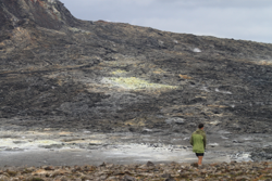 Sulfur and flow patterns west of the old main crater